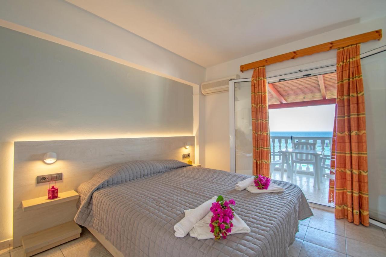 Baywatch Apartments On The Beach By "Elite" Amoudi Exteriör bild
