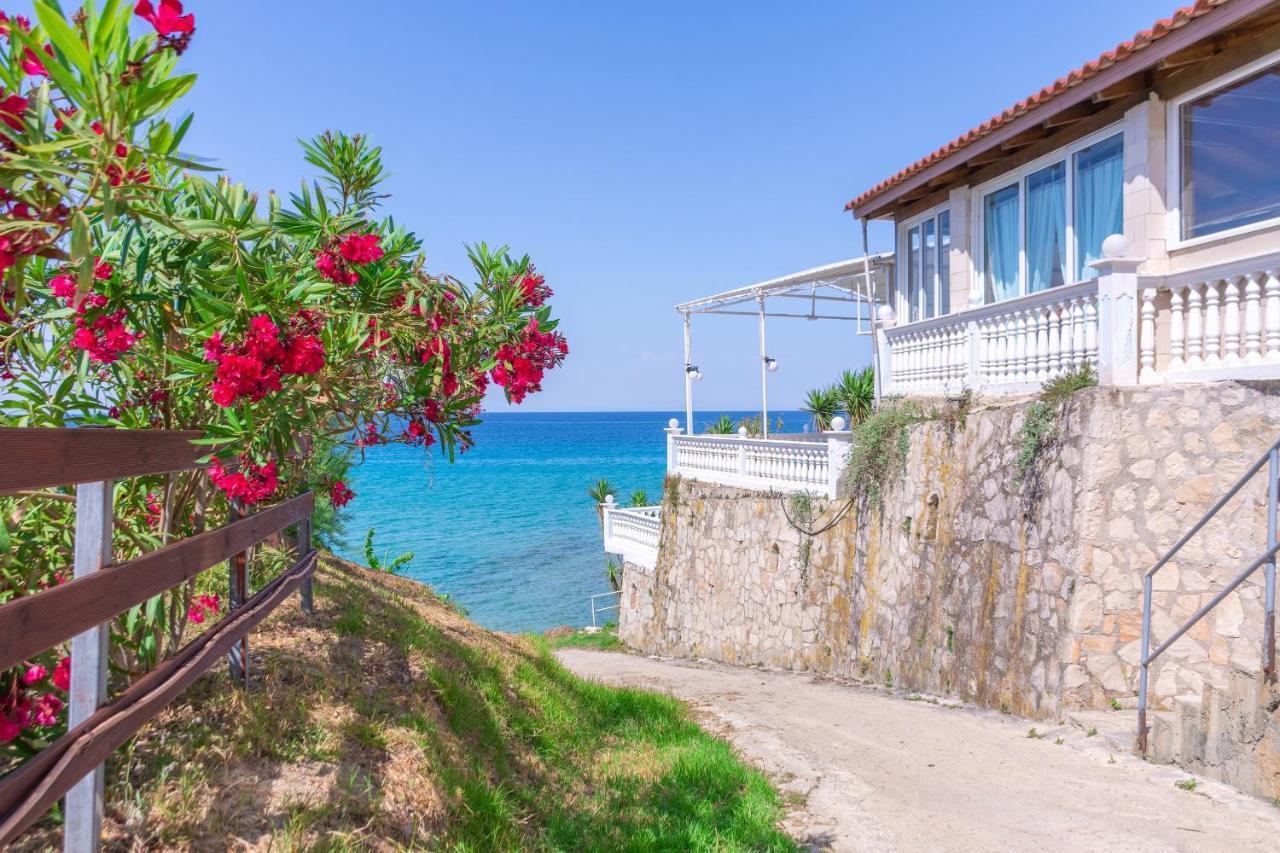 Baywatch Apartments On The Beach By "Elite" Amoudi Exteriör bild